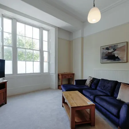 Georgian Garden Flat In Clifton Apartment