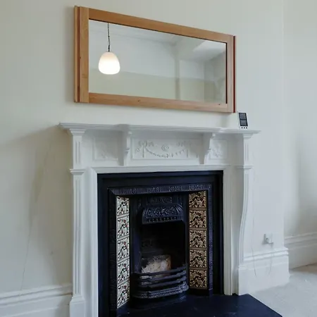 Georgian Garden Flat In Clifton Apartment